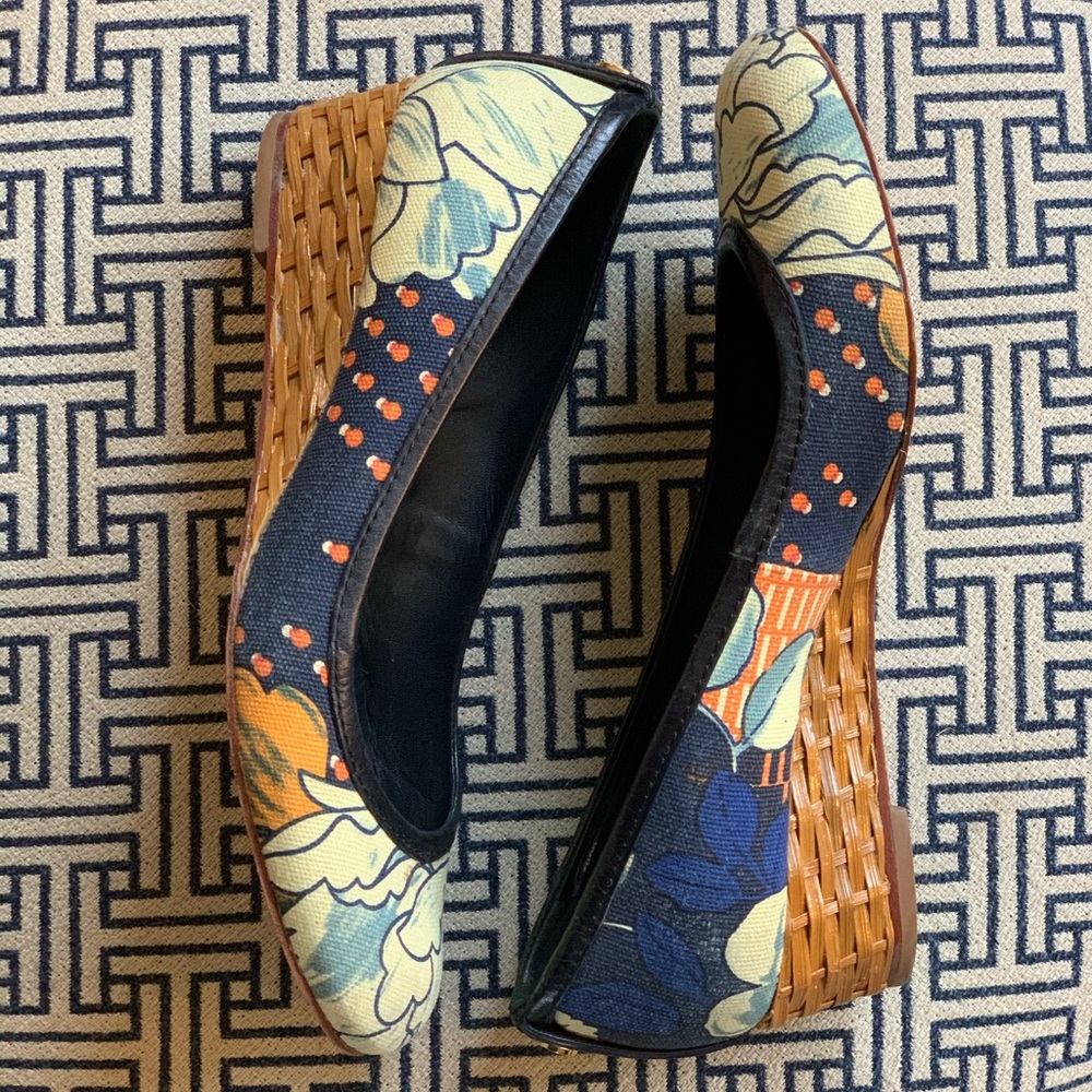*Rare* Tory Burch Wicker Wedge Size 8